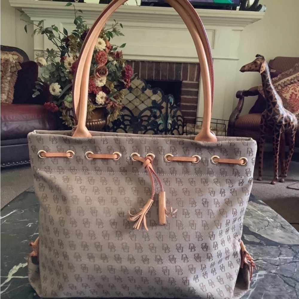 Authentic dooney & bourke large monogram canvas vacheta leather tote bag 16x12
